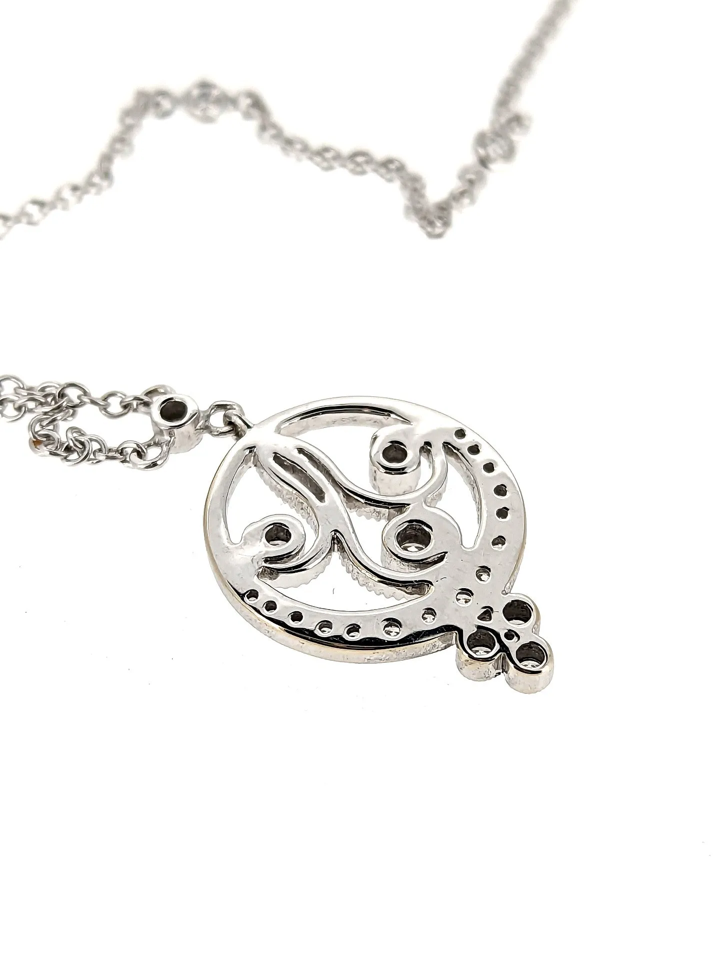 18K White Gold Diamond Pendant Necklace