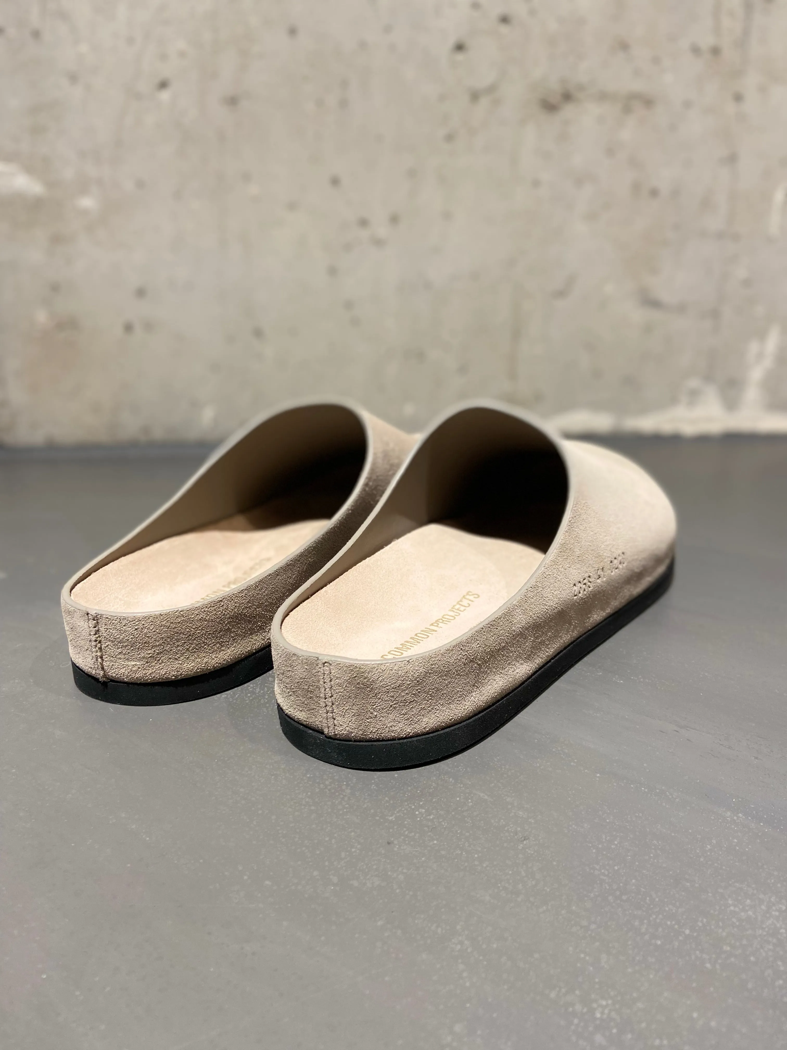 COMMON PROJECTS 2358 CLOG SUEDE TAUPE