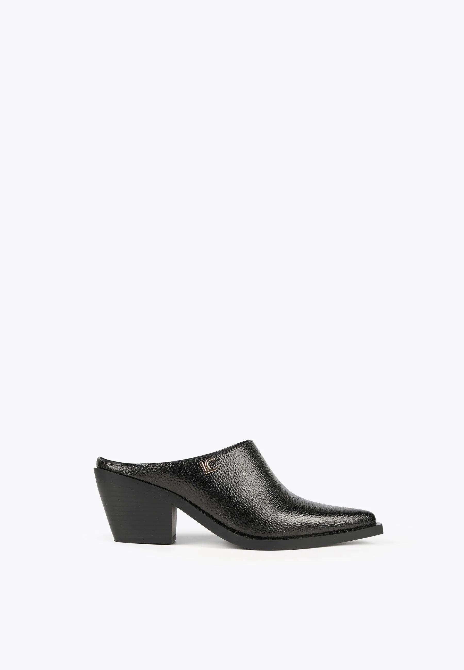 Country-style clogs
