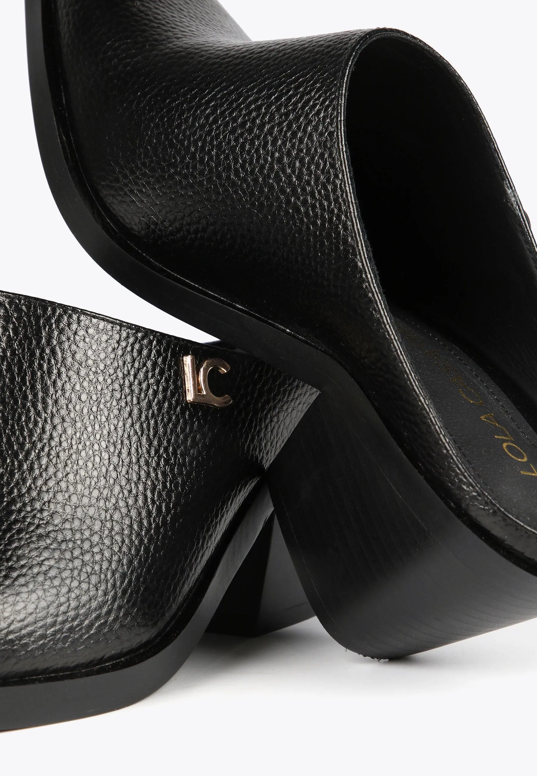 Country-style clogs