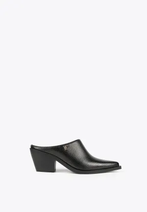 Country-style clogs