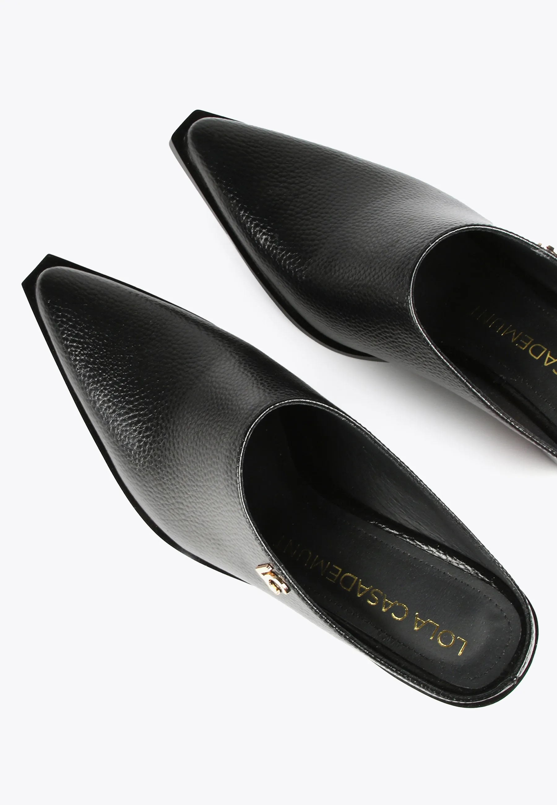 Country-style clogs