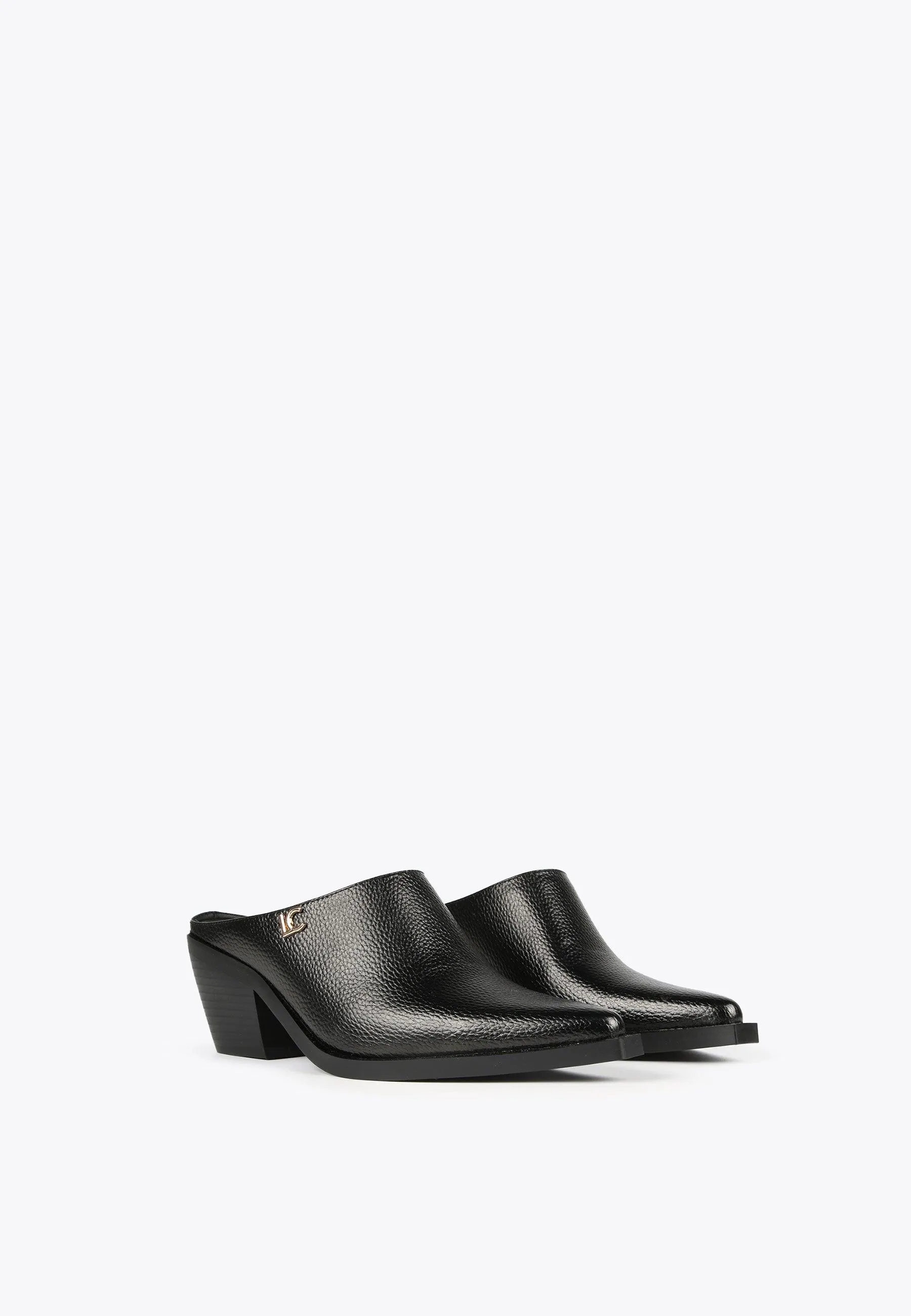 Country-style clogs
