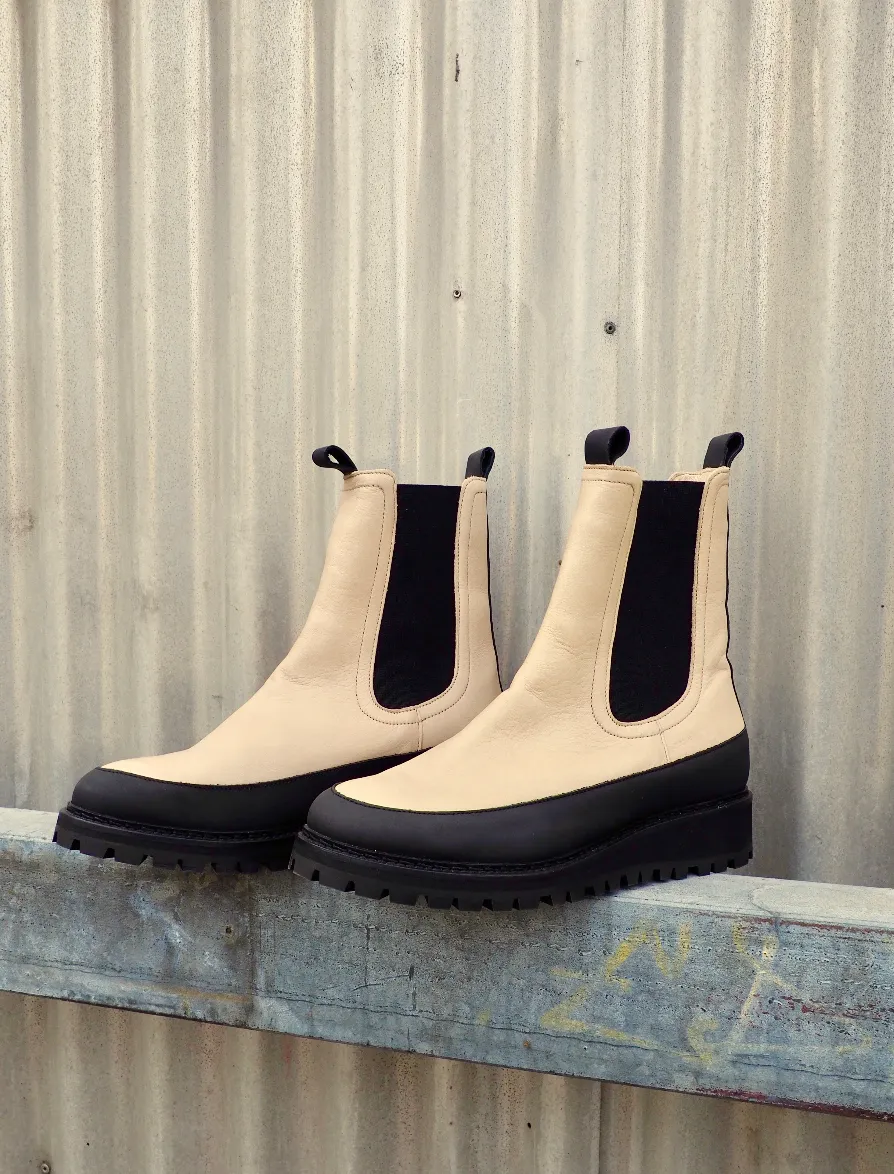 Iowa Off White Chelsea Boots