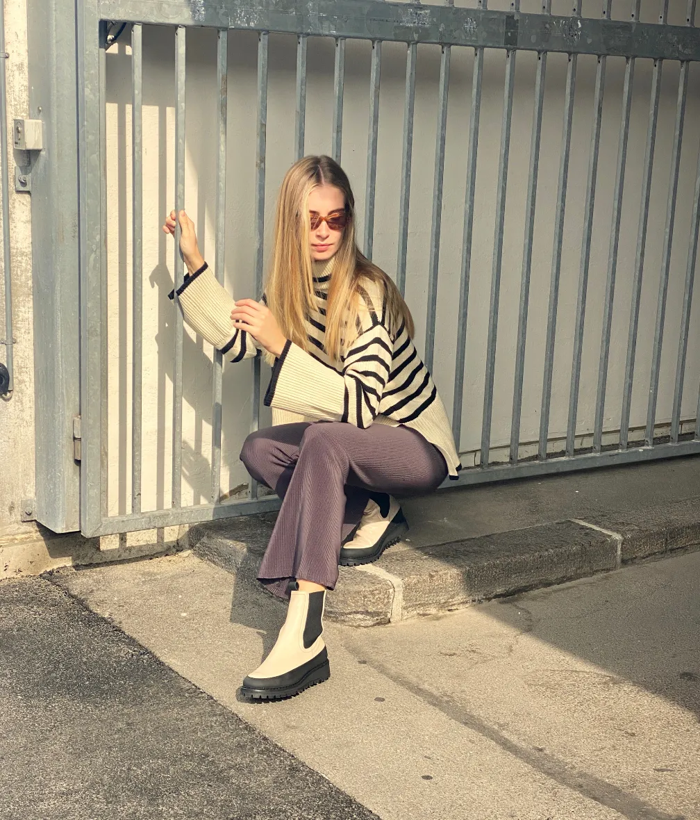Iowa Off White Chelsea Boots