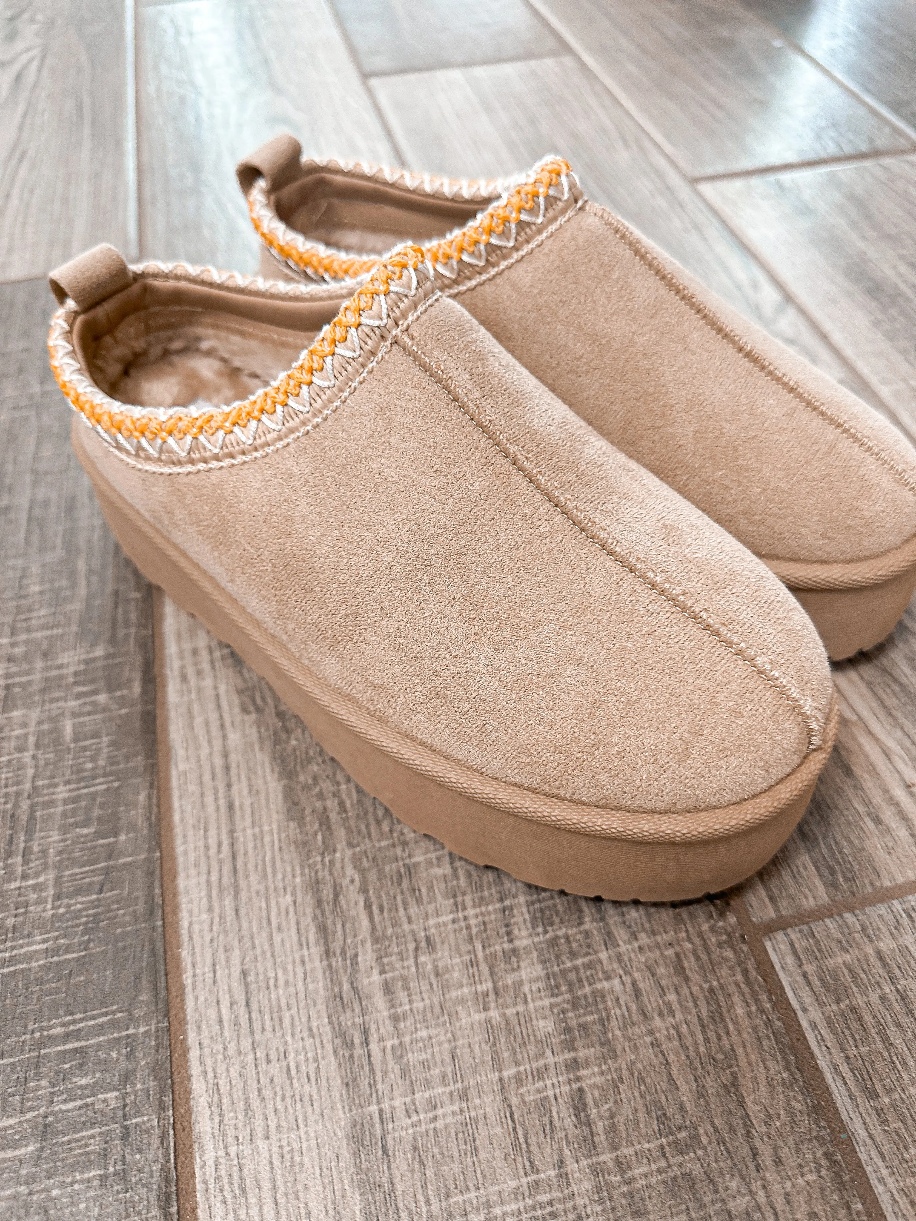 Lodge Luxe Platform Slip-On Boots In Taupe