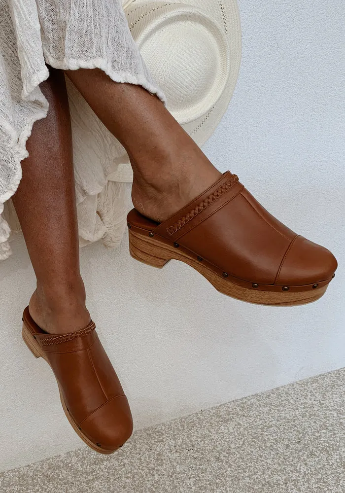 Malibu Clogs - Whiskey