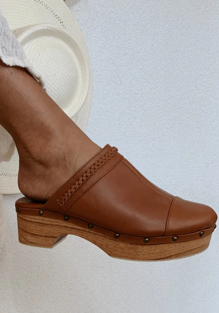 Malibu Clogs - Whiskey