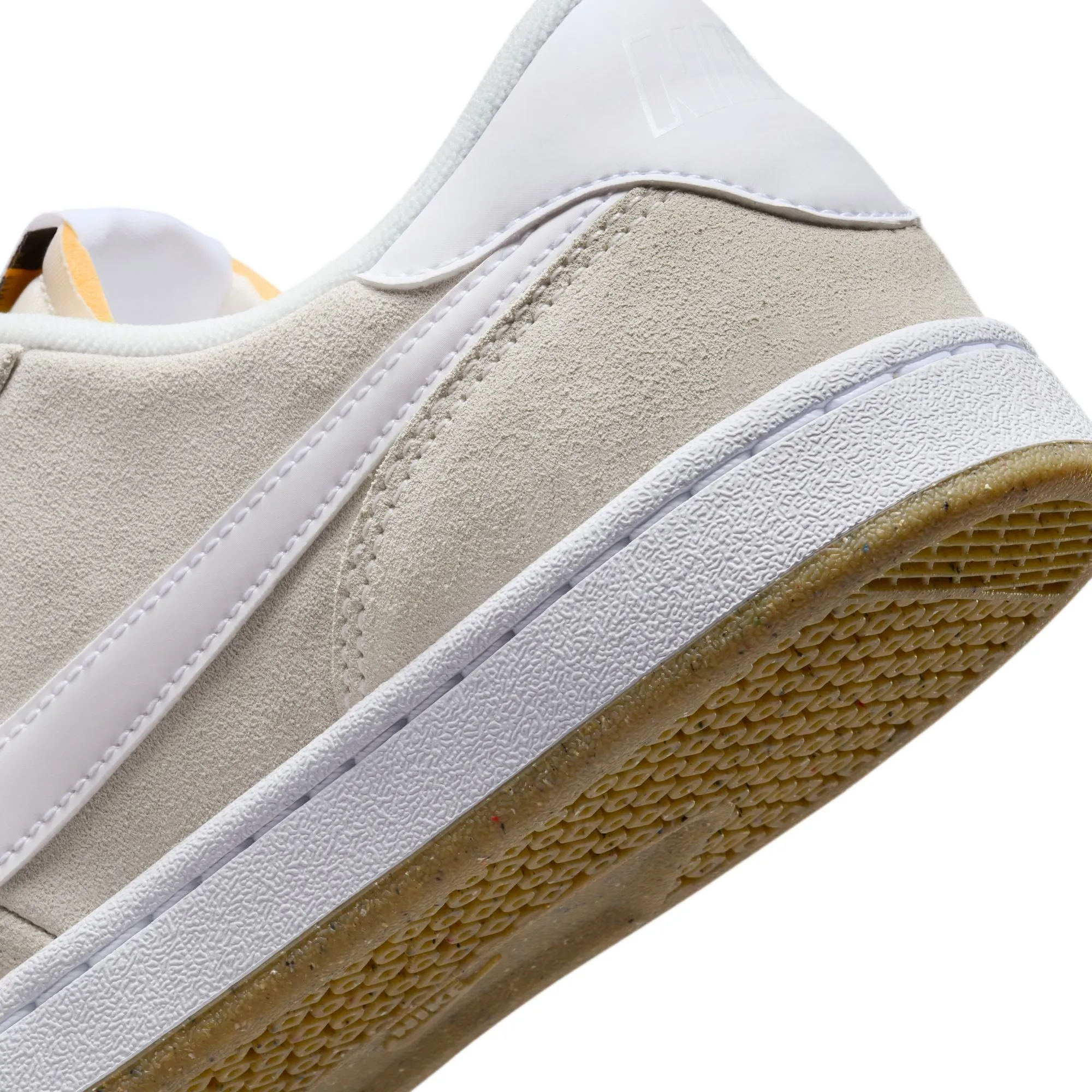 Nike SB - FC Classic in Summit/White/White/Vivid Orange/Summit White