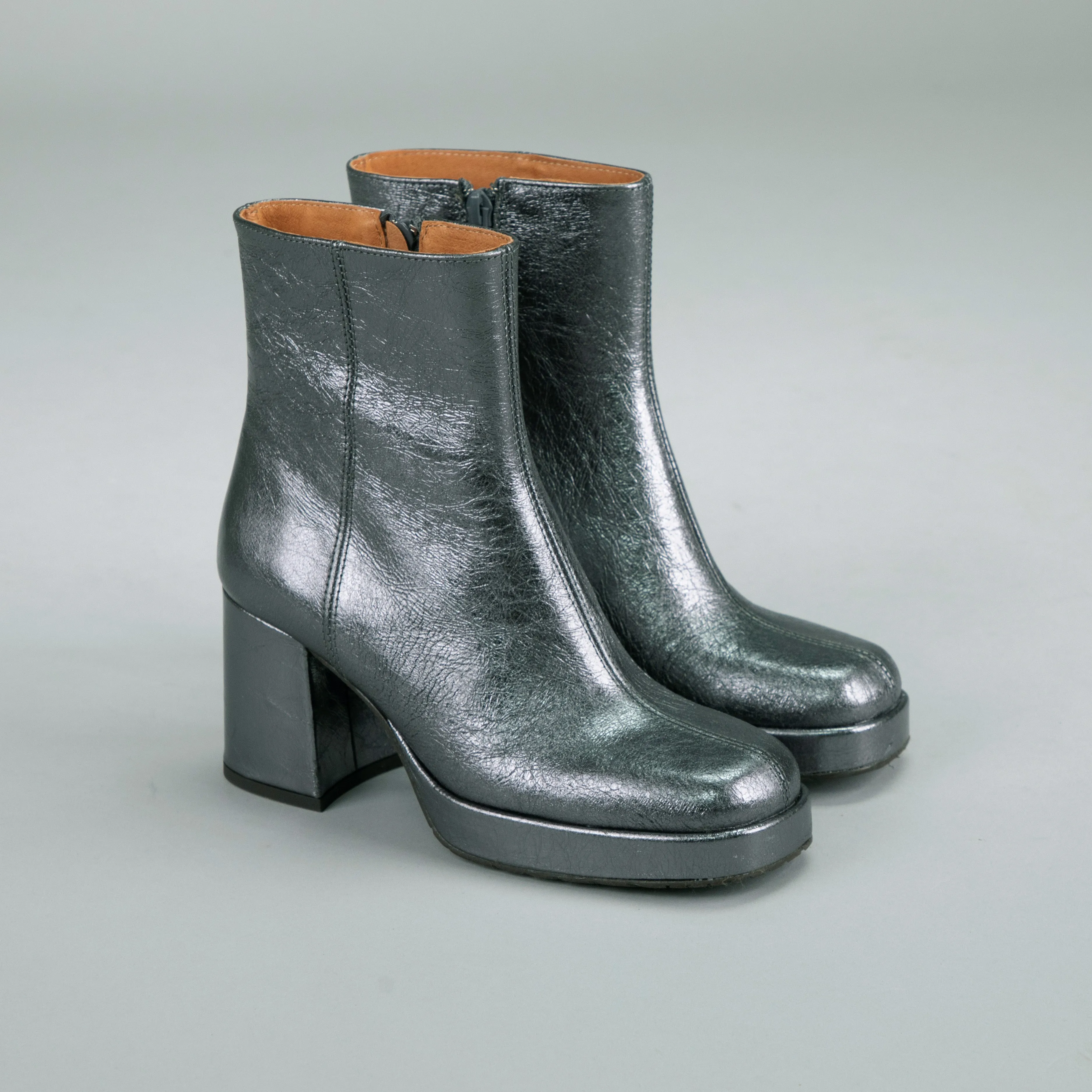 Sassy Metallic Carbon